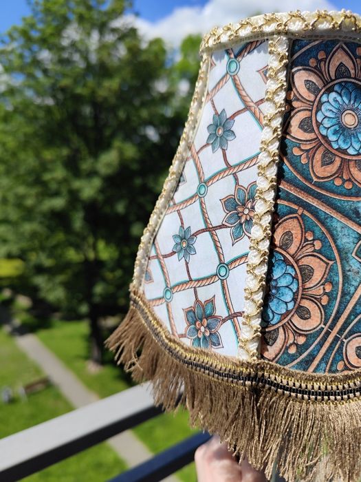 Unikatowy abażur vintage – rękodzieło