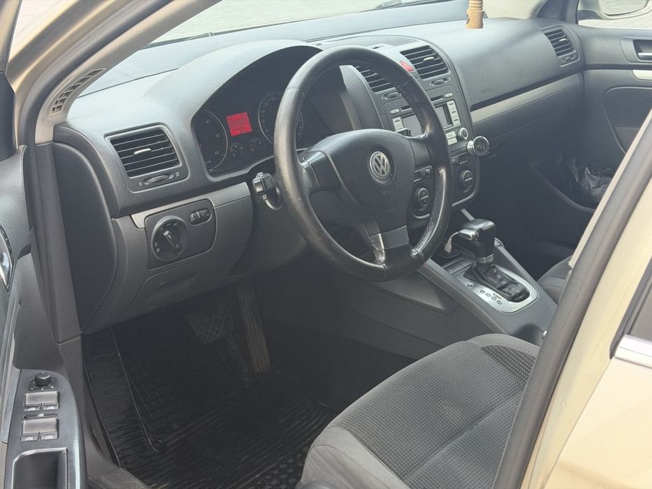 VW Гольф 5 Автомат 2л