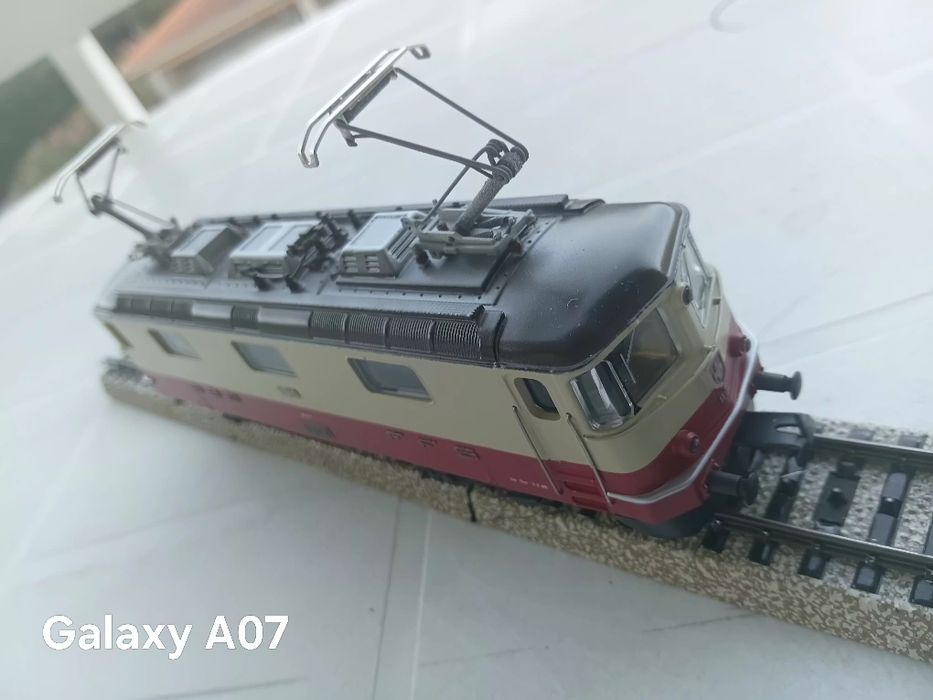 Locomotiva Marília nova rara com luzes troco.