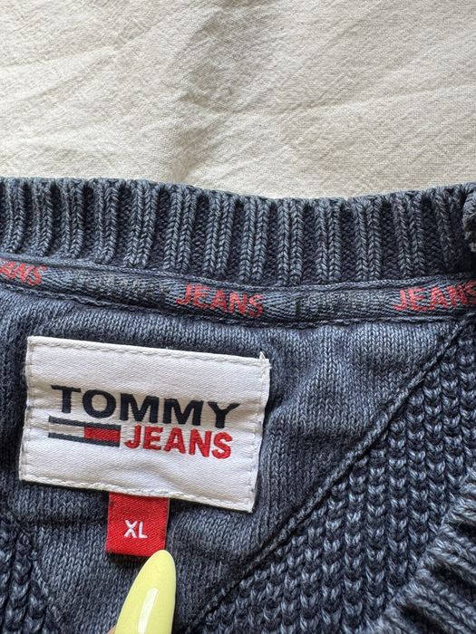 granatowy sweter tommy hilfiger