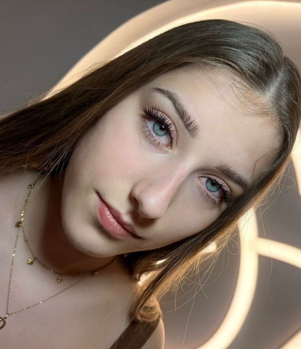Modelki na rzęsy i brwi