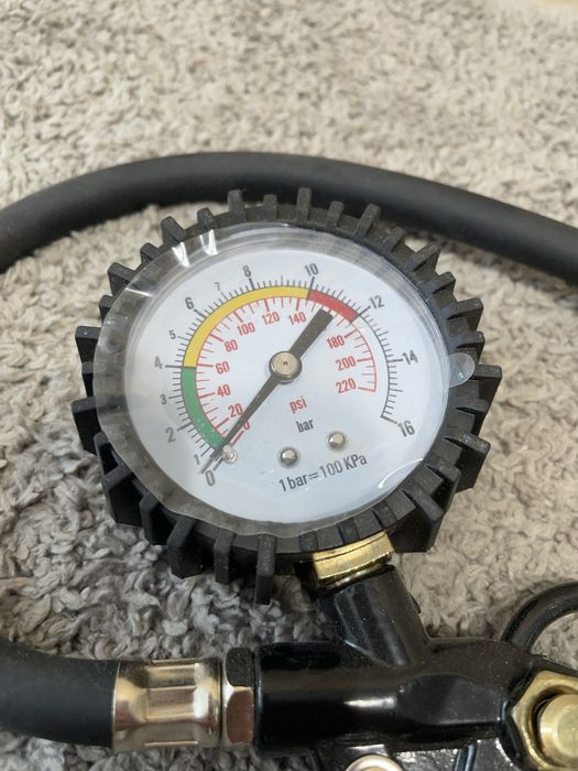 mechaniczny miernik ciśnienia w oponach Max 220 Psi 16 Bar