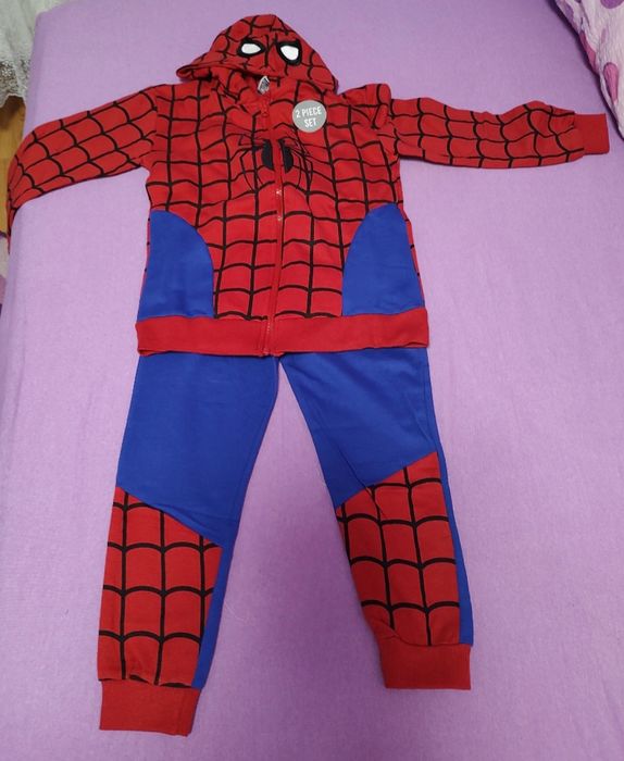 Ko.plet bluza z kapturem,spodnie spiderman