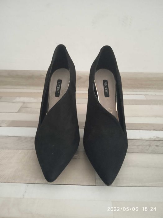 Czarne zamszowe czółenka, wysokie 10,5cm