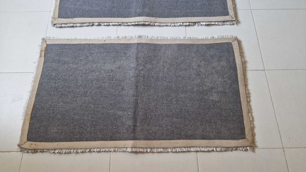 Conjunto 2 tapetes de pêlo, cor cinza