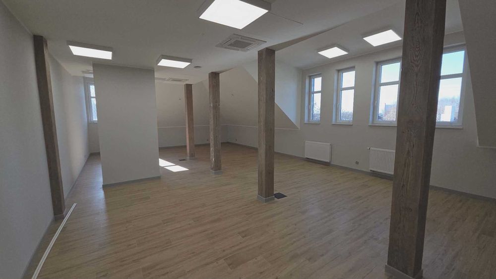 Nietuzinkowa i komfortowa powierzchnia usł- biurowa