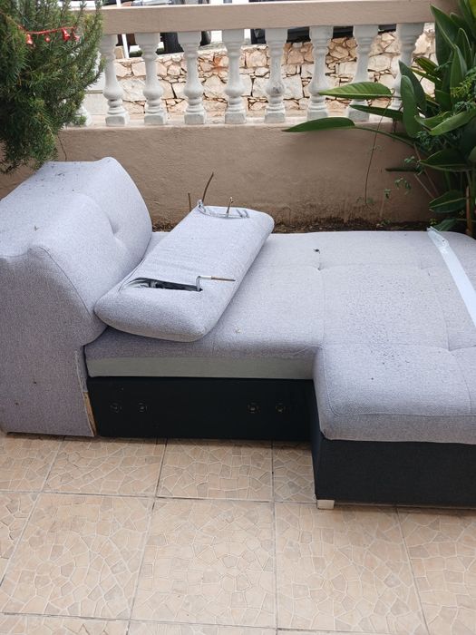 Sofá um parte cinza