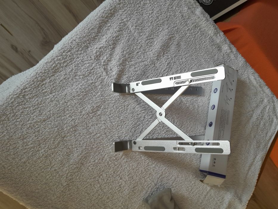 Stojak pod laptopa