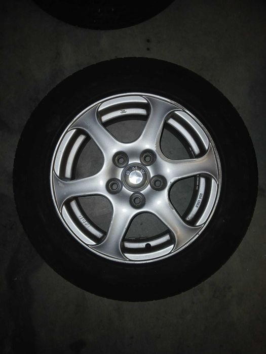 Jantes BMW 15” + Pneus em Excelente Estado — Oportunidade!