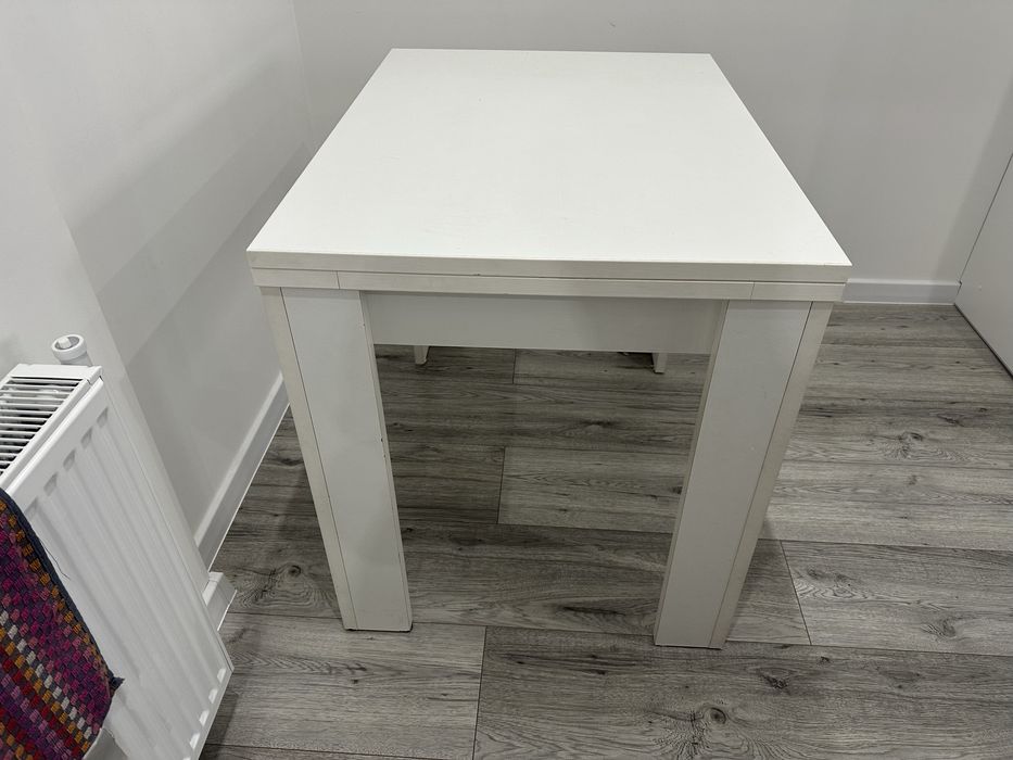 Stół biały stabilny dodatkowo dwa regaly