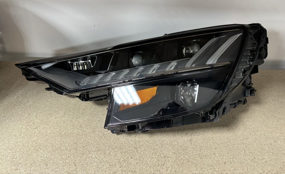 Фара Audi Q8 Matrix США Ліва