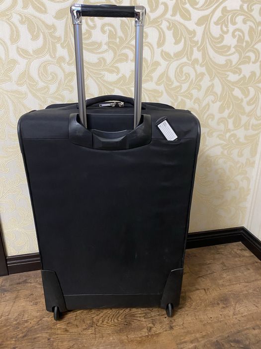 Большой дорожный чемодан Delsey