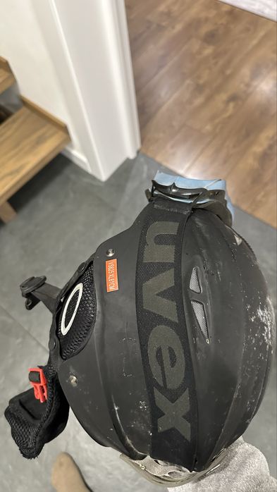 Лижний шолом з окулярами в хорошому стані, потрібно гарно відмити