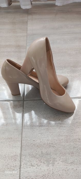 Продам шикарні жіночі туфлі