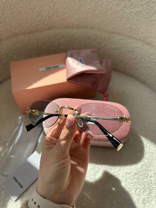 Сонцезахисні окуляри MiuMiu різні