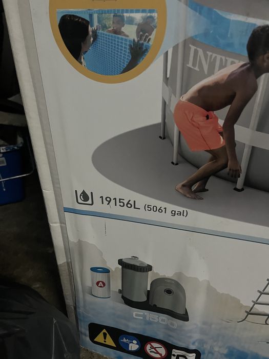 Vendo piscina nova