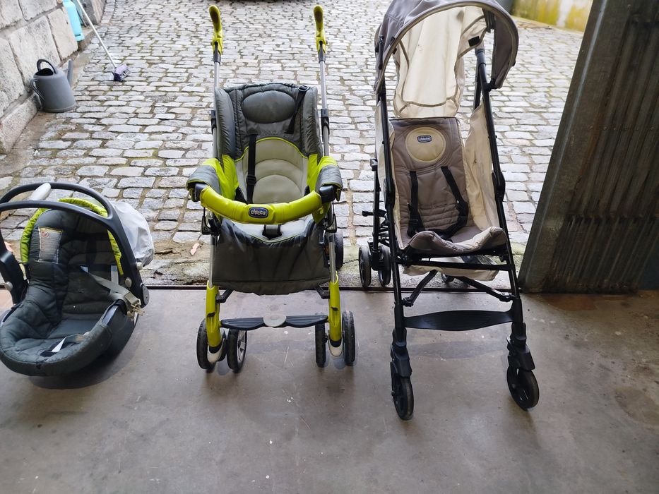 Dois carrinhos de bebé e babycoke