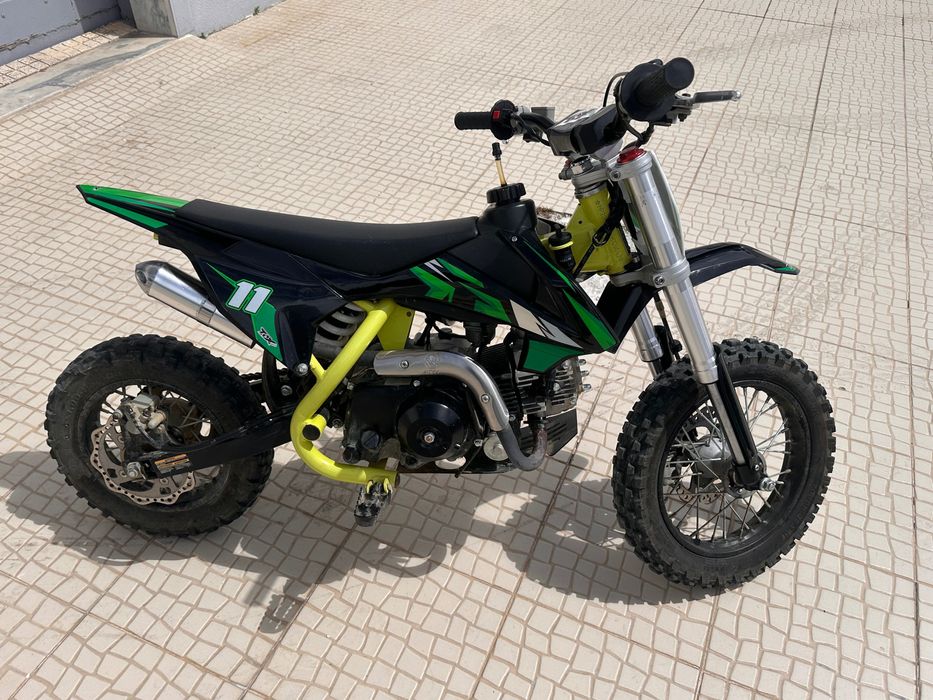 Mota de Cross em bom estado de uso usada muito poucas vezes