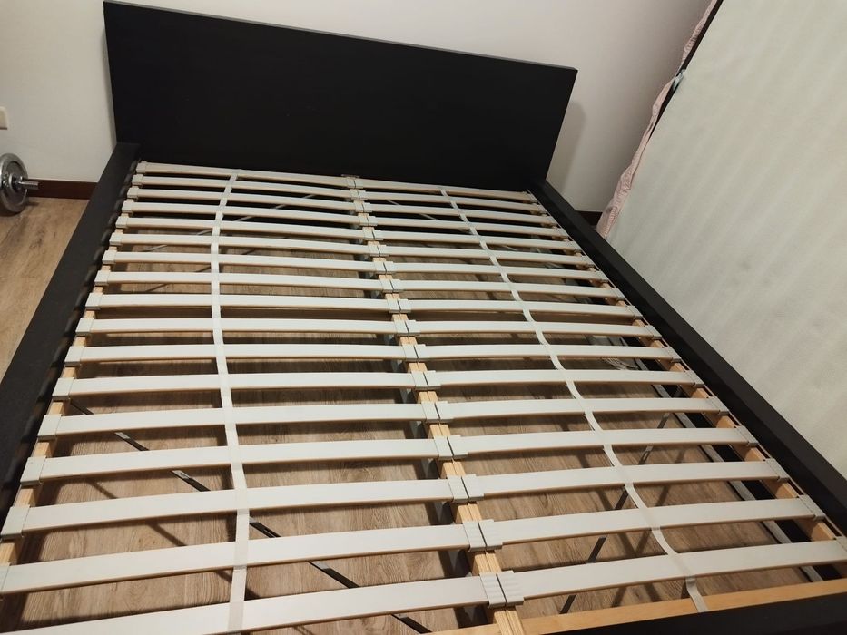 Vendo cama sem colcao