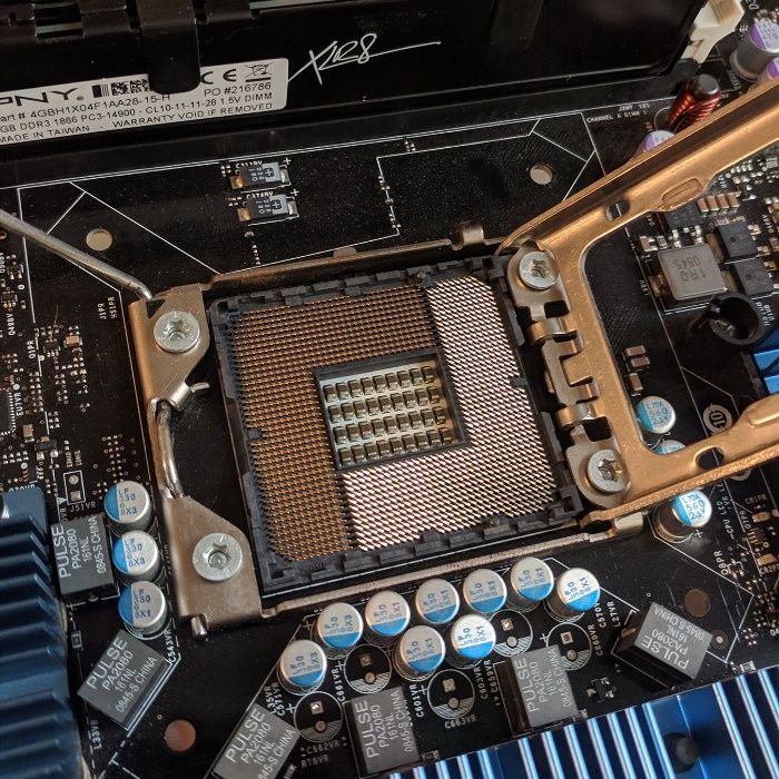 x5670 6 ядер 12 потоків 2,9 MHz Turbo Boost до 3,3 MHz/16 DDR3 RAM