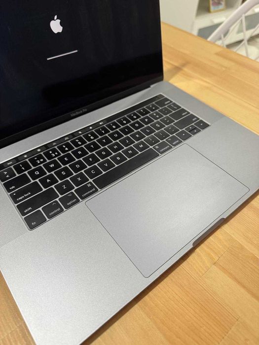 MacBook Pro 15” 2016 i7 • 16GB • SSD 2TB • Radeon • Impecável