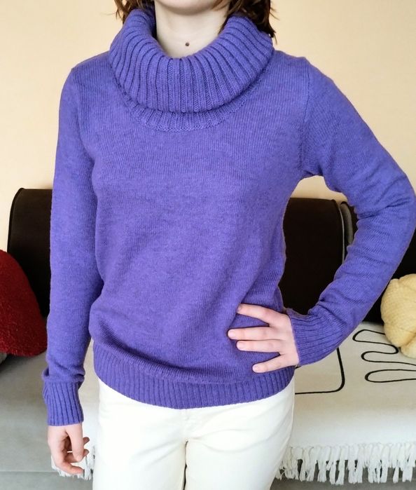 Ciepły fioletowy sweterek golf roz. M