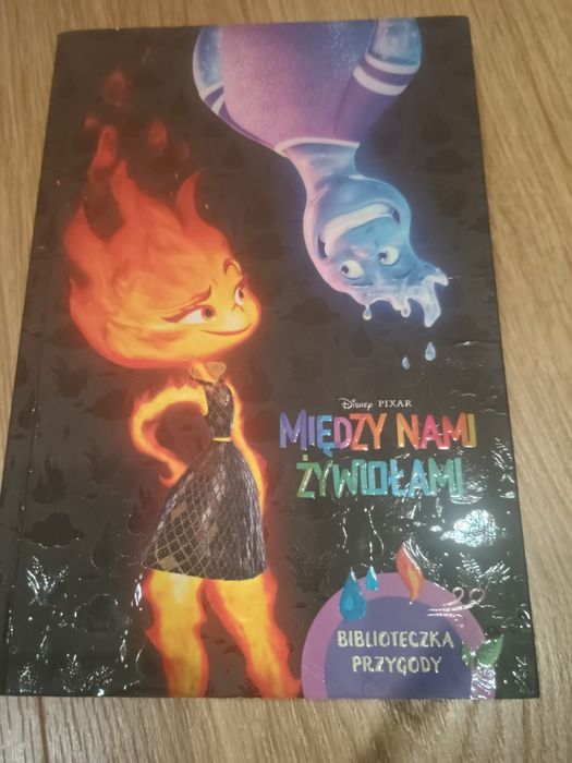 Między nami żywiołami powieść filmowa
