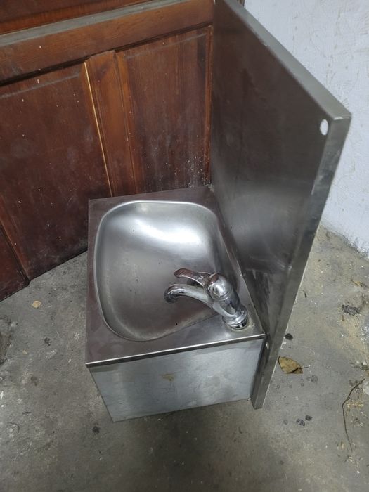 Sprzedam zlewy że stali nierdzewnej