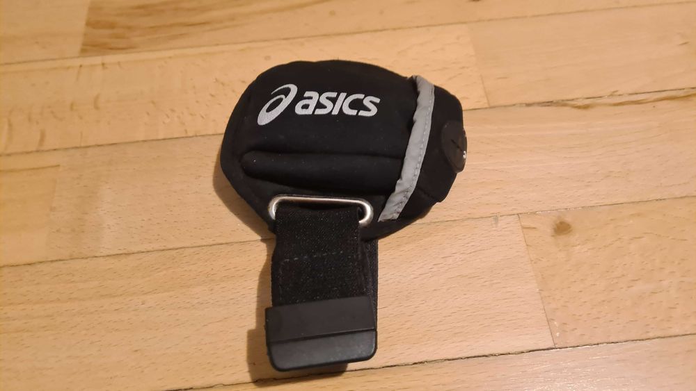 Saszetka dla biegacza na ramię Asics.