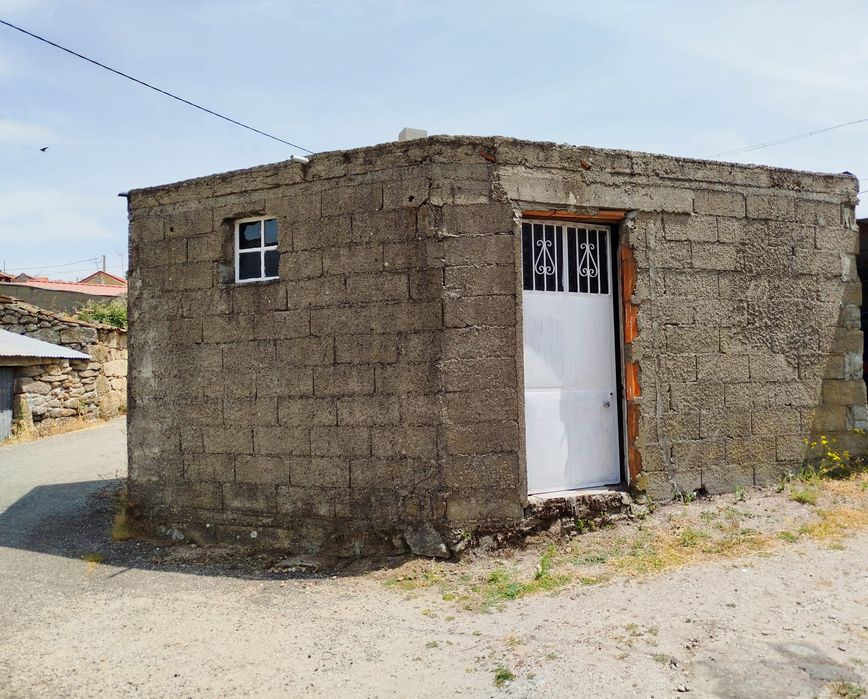 arrenda se  ou vende  t3 com terreno