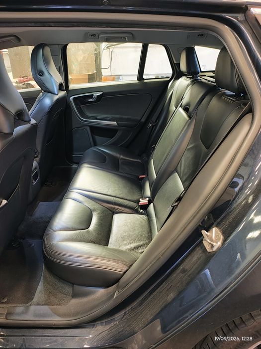 Volvo V60 D6 plugin