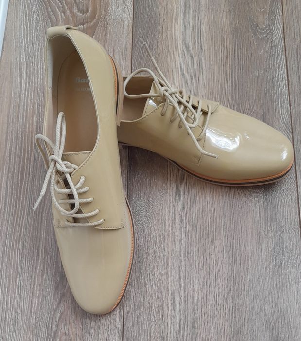 Нові шкіряні туфлі фірми Bata,розмір 39