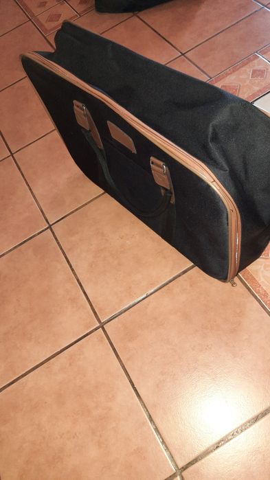 Sprzedam małe walizki i torby za komplet 50 zl