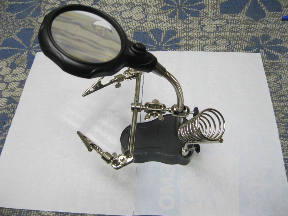 Третя рука для паяння TE-801 з LED-підсвіткою