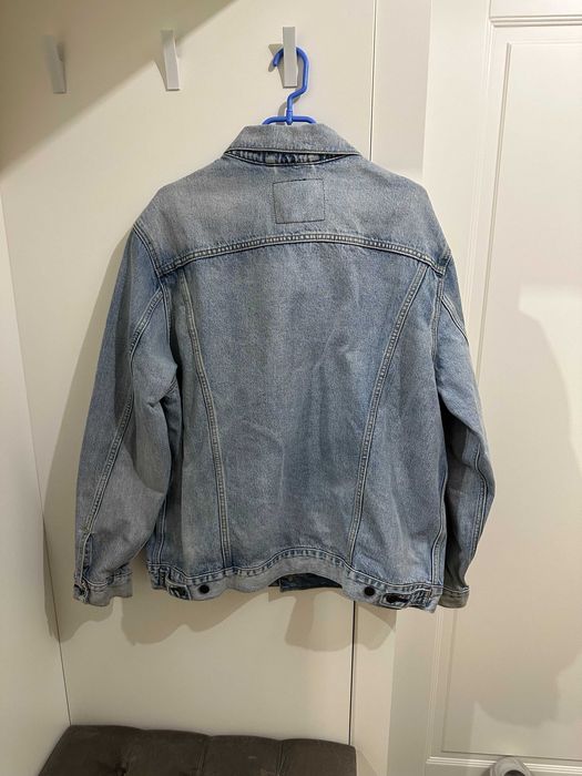 Продам джинсову куртrу Levis, світло голуба розмір XL