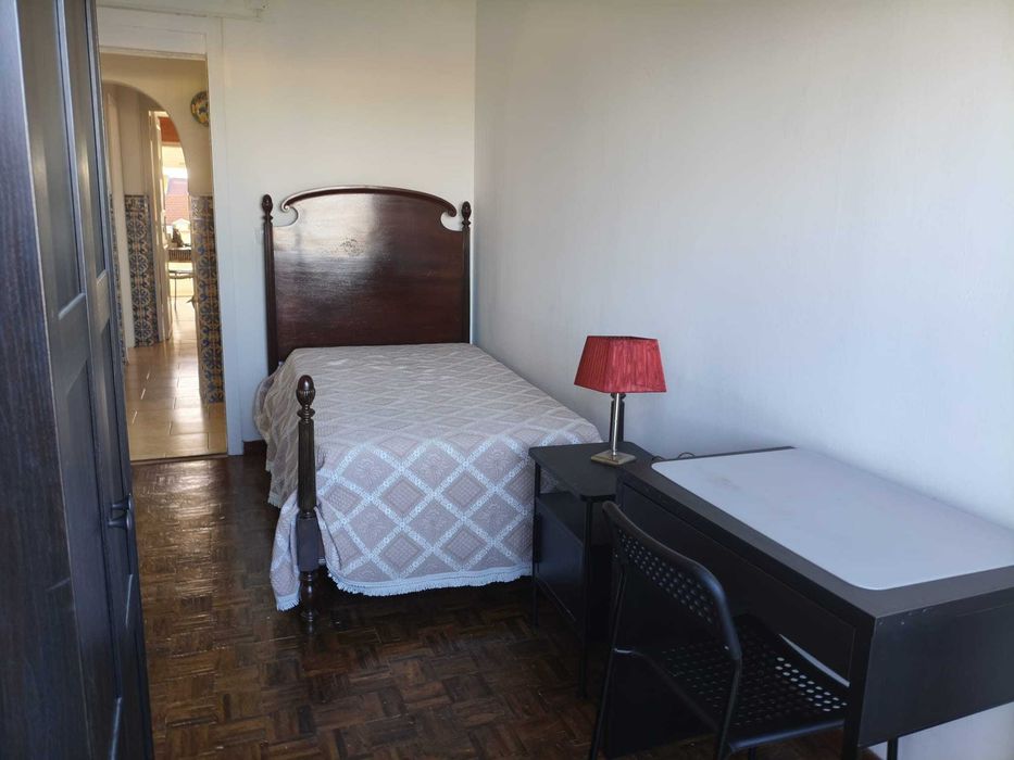 Quarto grande em zona sossegada, centro Lisboa