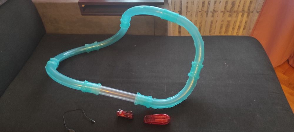 Машинка в трубі на пульті