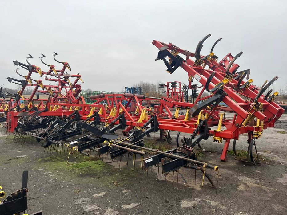 Культиватор суцільного обробітку Bourgault-8810-35 (18 м.)