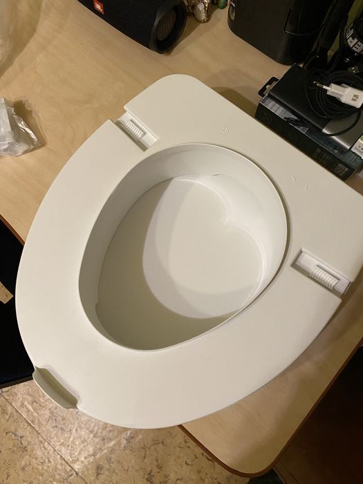 Насадка на унитаз для инвалидов