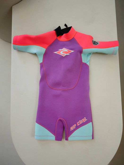 Pianka dziecięca RIP CURL – idealny stan, kupiona w Australii Surfing Windsurfing
