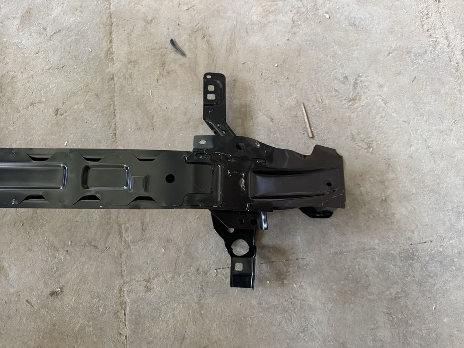 Підсилювач перднього бампера Ford Escape 2020-2026