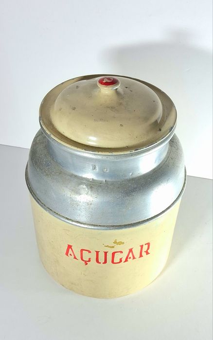 Frasco antigo de alumínio