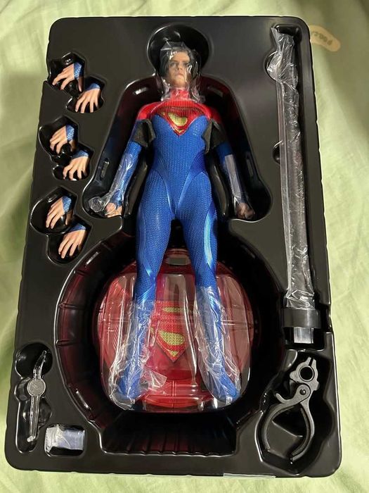 Figura Hot Toys The Flash Supergirl