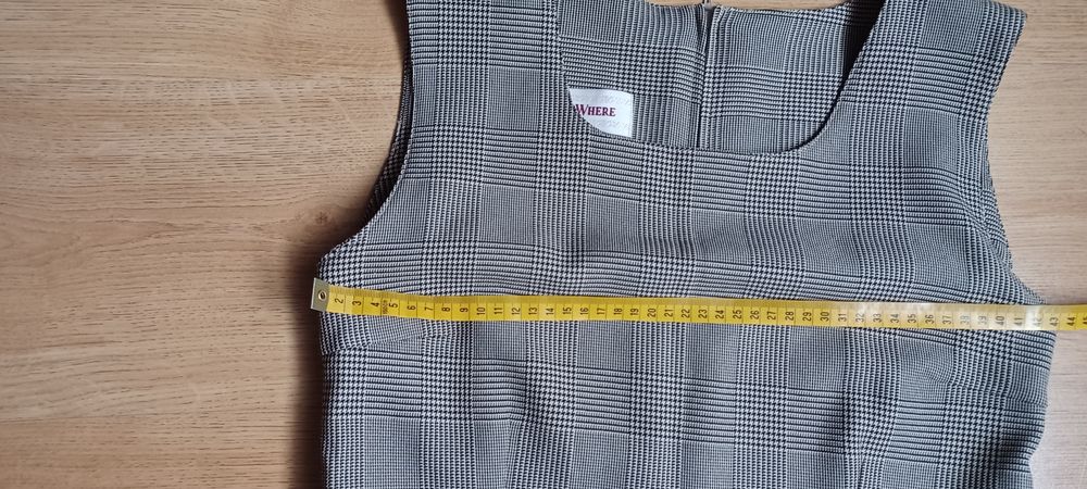 Sukienka bez rękawów