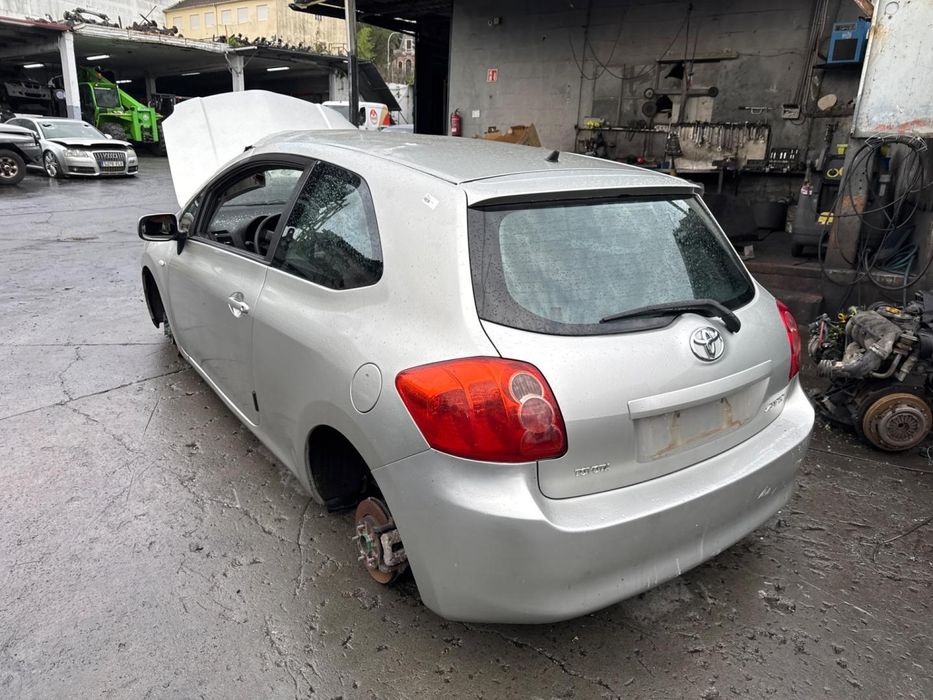 Calíper De Freio Traseiro Direito Toyota Auris