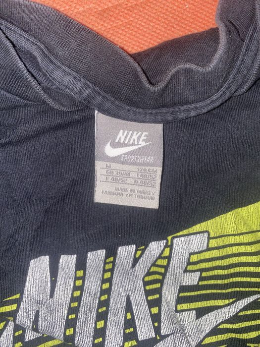 Футболка найк в идеальном состоянии, плохое освещение.