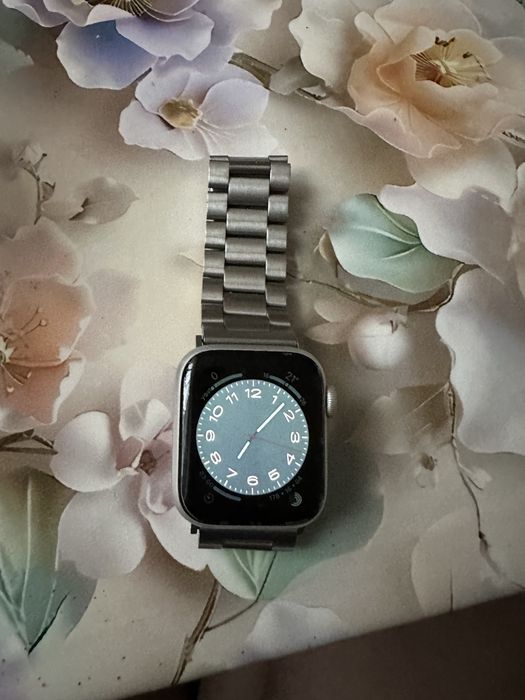 Продам Apple Watch Series 4