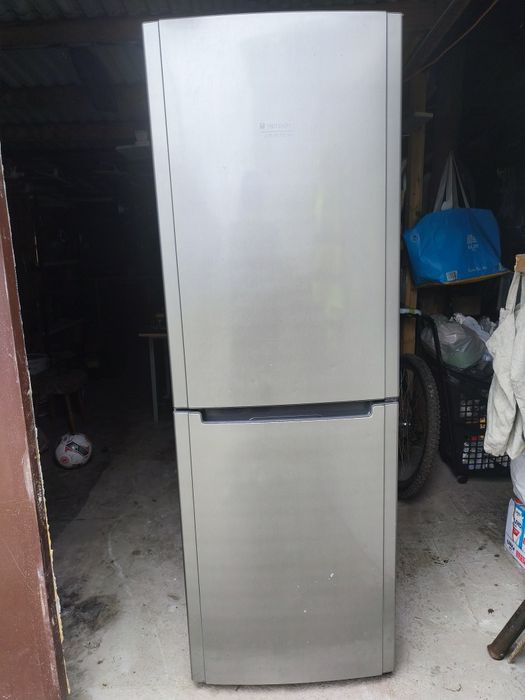 Lodówka INOX firmy Hotpoint Ariston 
Model EBM 17220 NX