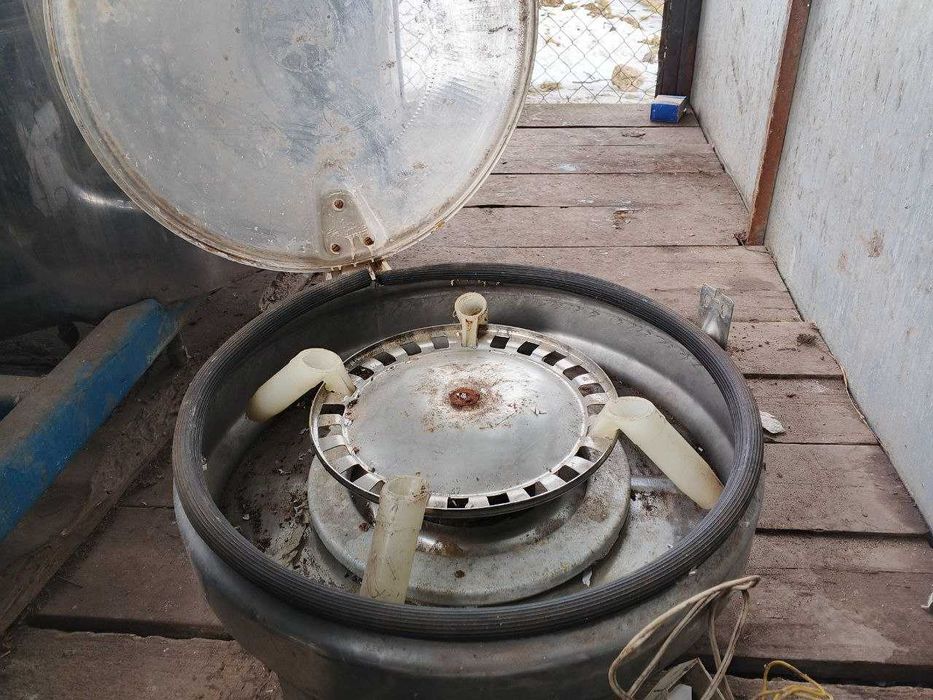 Центрифуга для вимірювання жирності молока