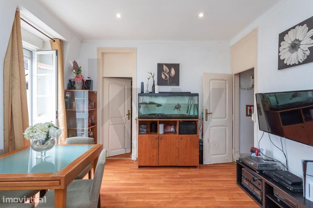 Vende-se T3 na Calçada de Santana com vista Rio Tejo e cidade Lisboa